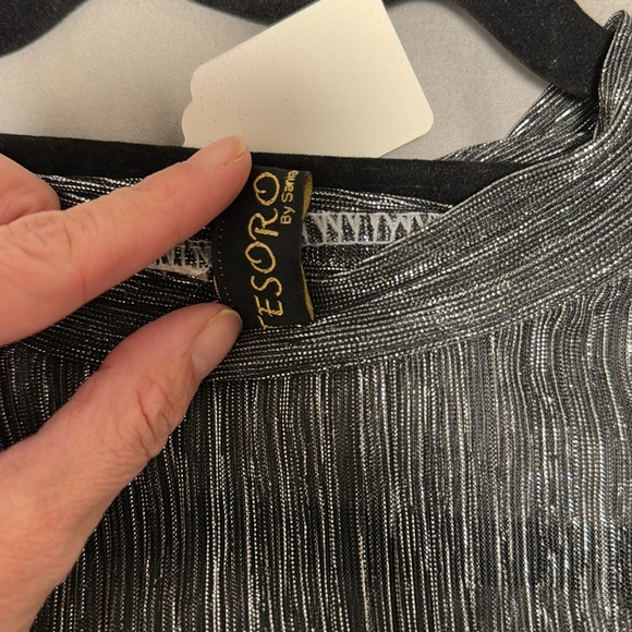 SPARKLE SILVER BLOUSE SZ M - Picture 7 of 7